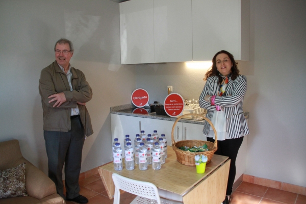 Sala e cozinha da Casa Comvida